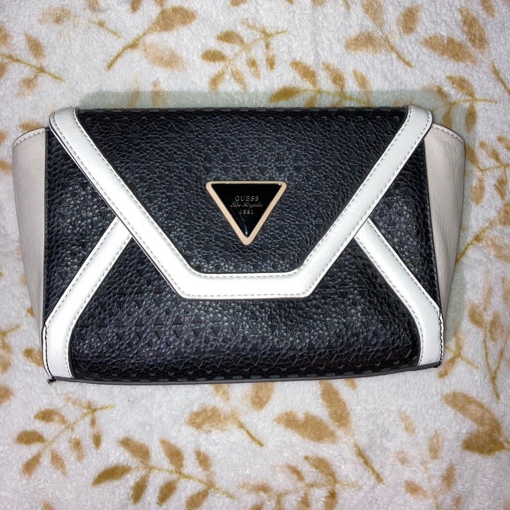 Guess Purse - Picture 2 of 14